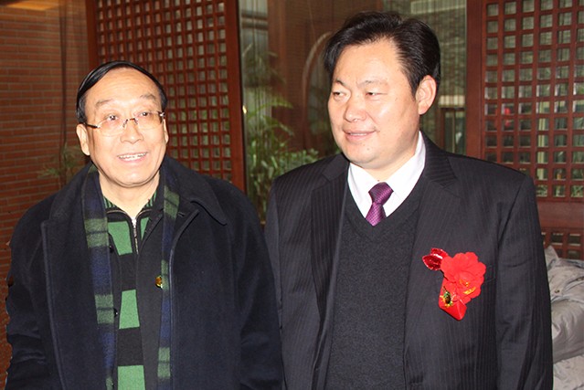 中國老齡事業(yè)基金會會長、民政部原副部長李寶庫與貴友集團董事局主席張金洲合影